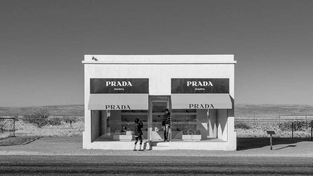 prada marfa posing