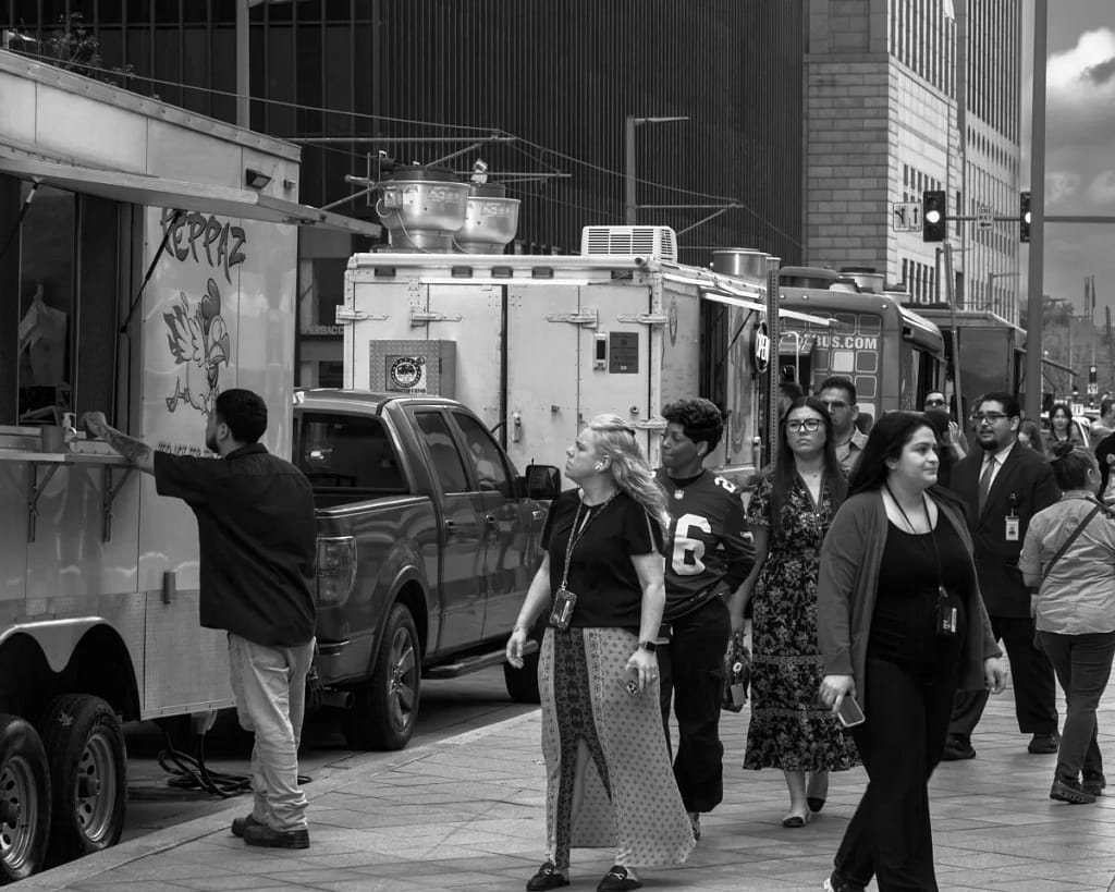 Street photography in Houston - Lunch at the food trucks